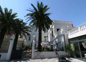 We are continually refining and adding to our portfolio of Nice Places to stay in Italy, so visit our site regularly to find somewhere just that little bit special. All our places to stay are presented with photos and descriptions taken and selected by us personally to give an impression as true to the reality as we can. All places are chosen by our team here in Italy for their combination of price, quality, charm and location. We work in partnership with family run hotels, guest houses and self-catering accommodations. This is NOT an unverified 'web portal' or online directory - we select only those places which we believe make excellent places to base a 1 week holiday or longer.